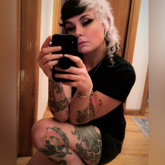 Meet your Posher, Cheyenne - Picture 2 of 3